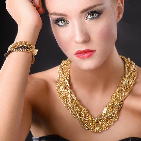 Gold Chain Choker (NWOT)